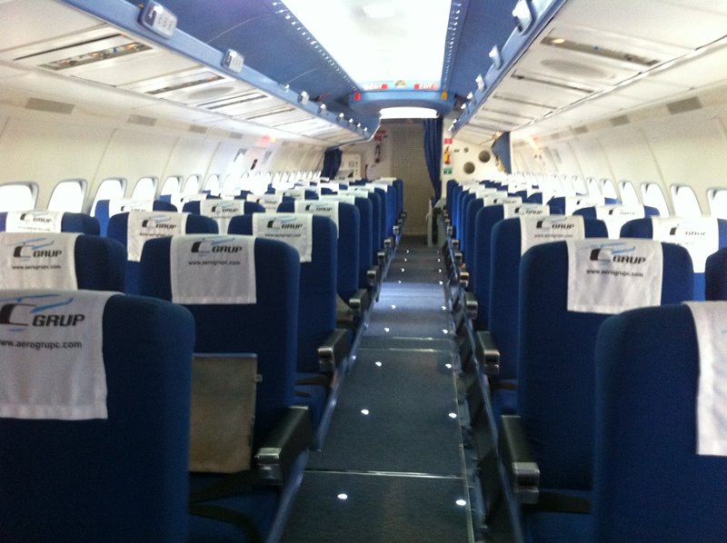 interior avión Air hostess - Airlanded formación para profesionales de la aviación